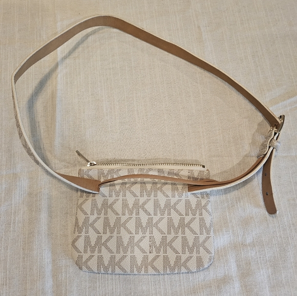 Michael Kors Cream Monogram Belt Bag - Picture 4 of 11